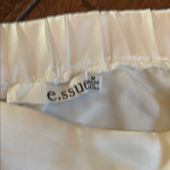 E.ssue Elegant Cream silky skirt sz med - Picture 4 of 5
